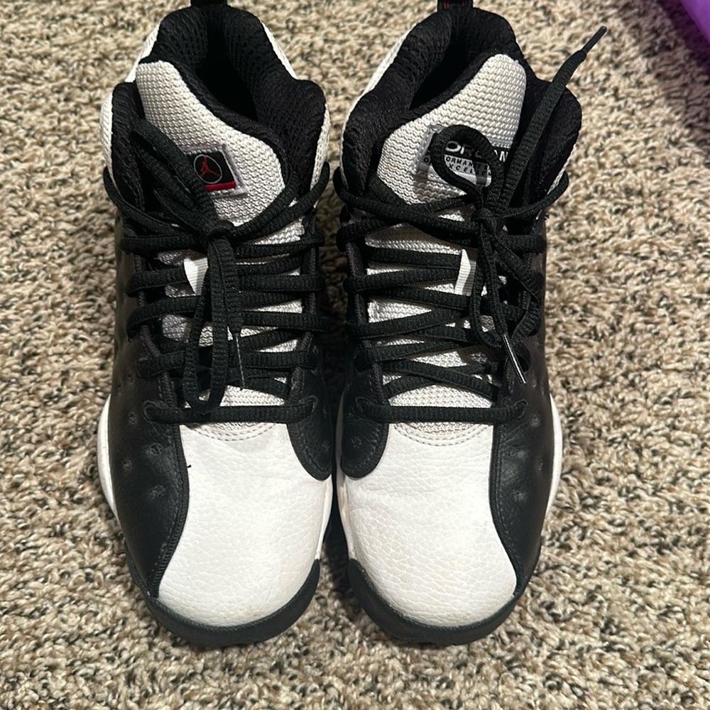 Black and white Jordan’s 6.5y